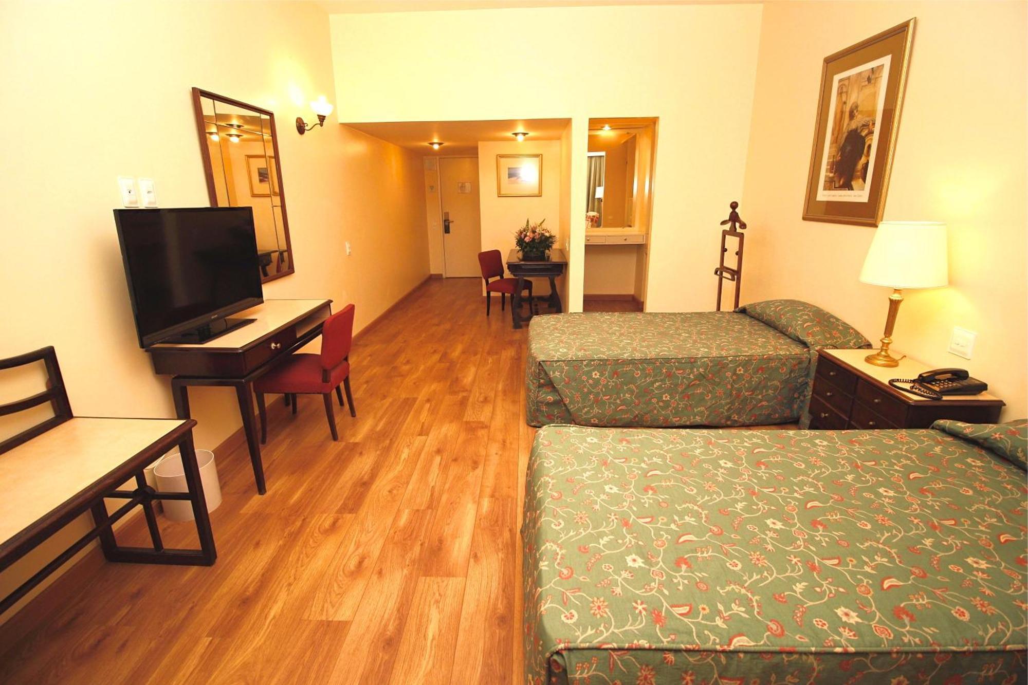 Deluxe Queen Room