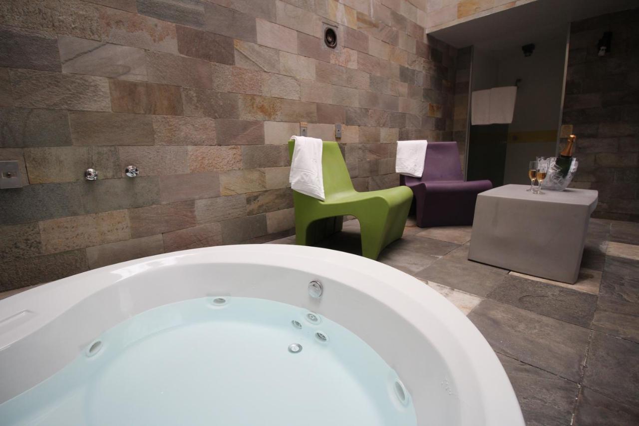 Deluxe Suite Spa Bath,1479761030:JPEG