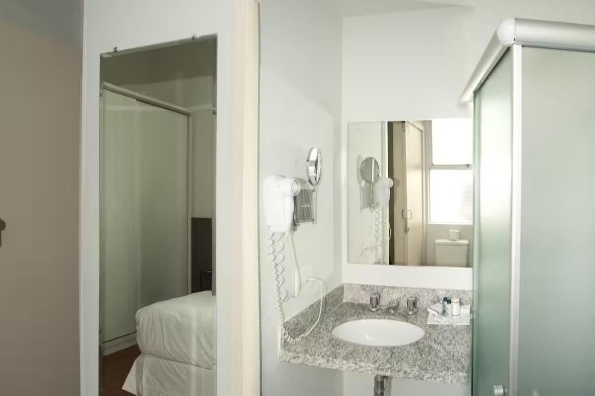 Suíte Premium com Cama de Casal