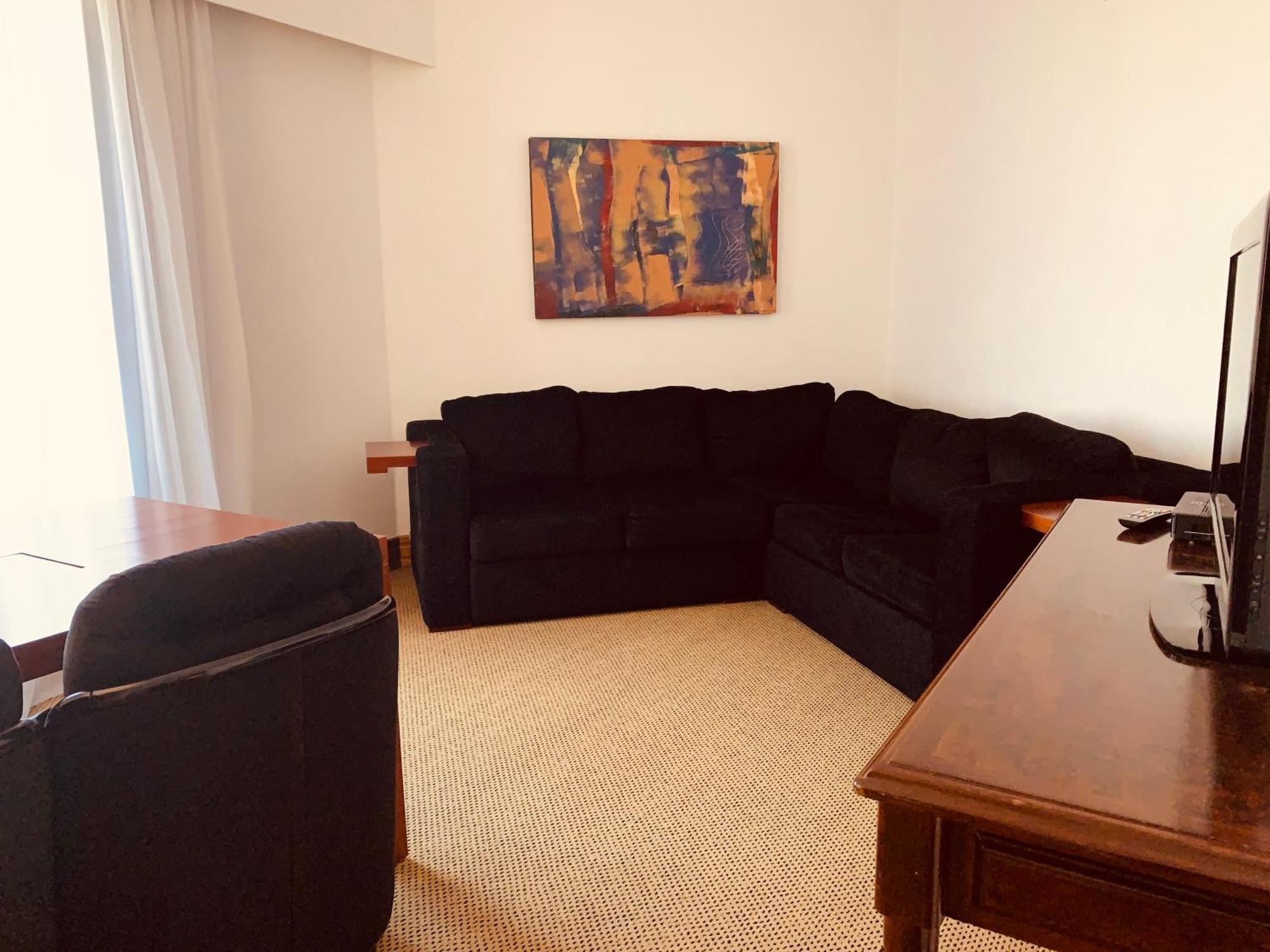 Executive Suite,1589328327:JPEG