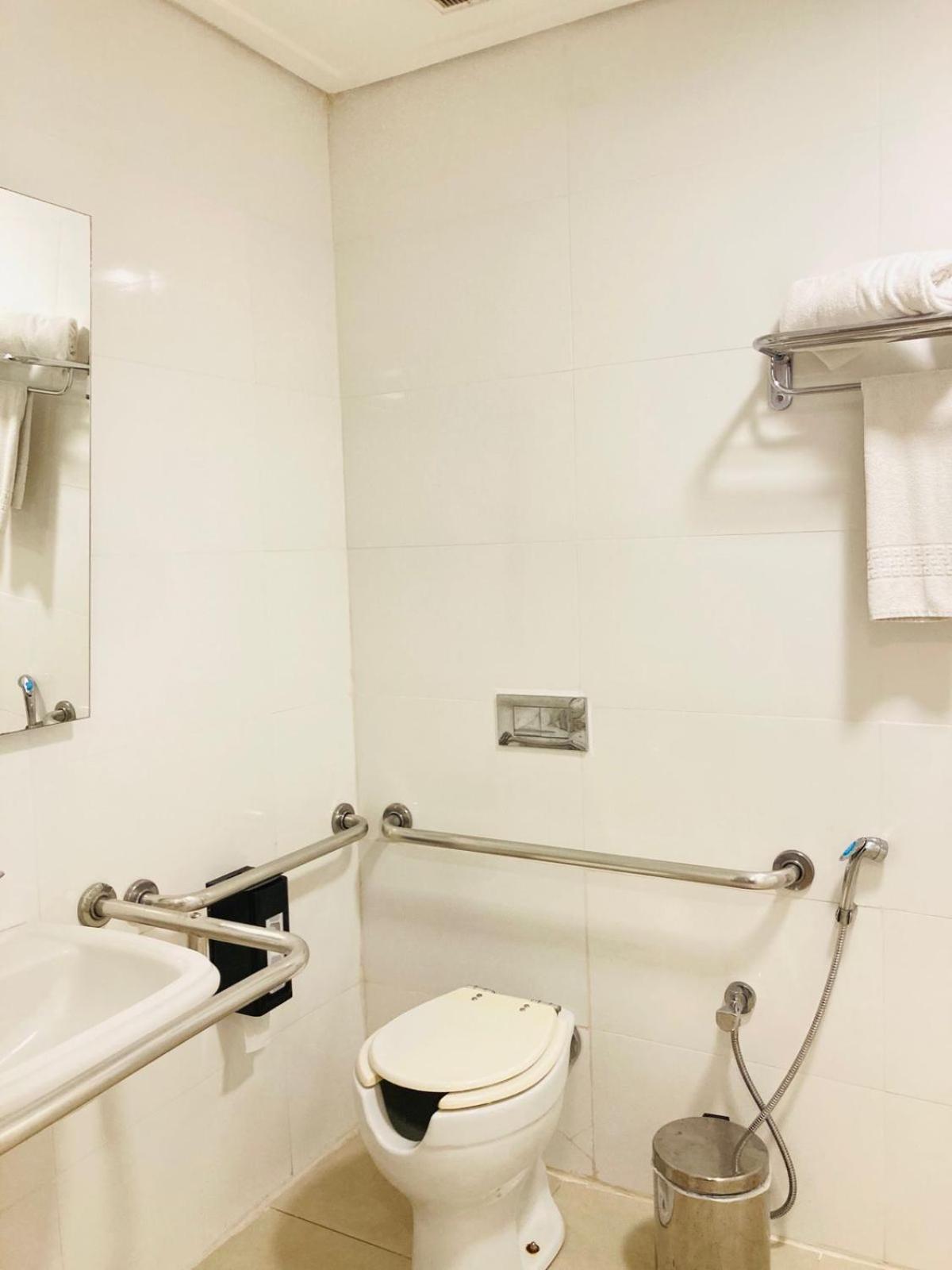 Twin Room Disability Access,1689858117:JPEG