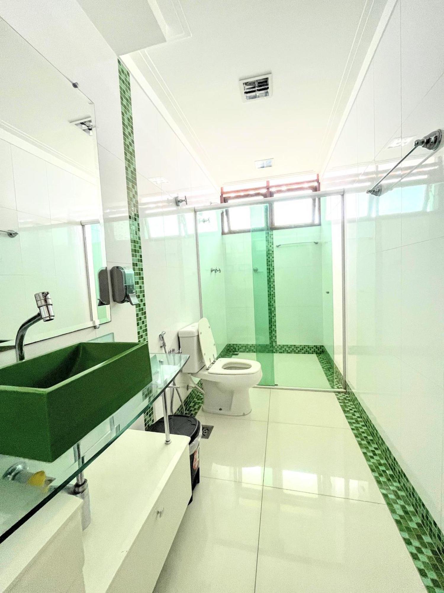 Quarto Individual Standard com Banheiro Compartilhado