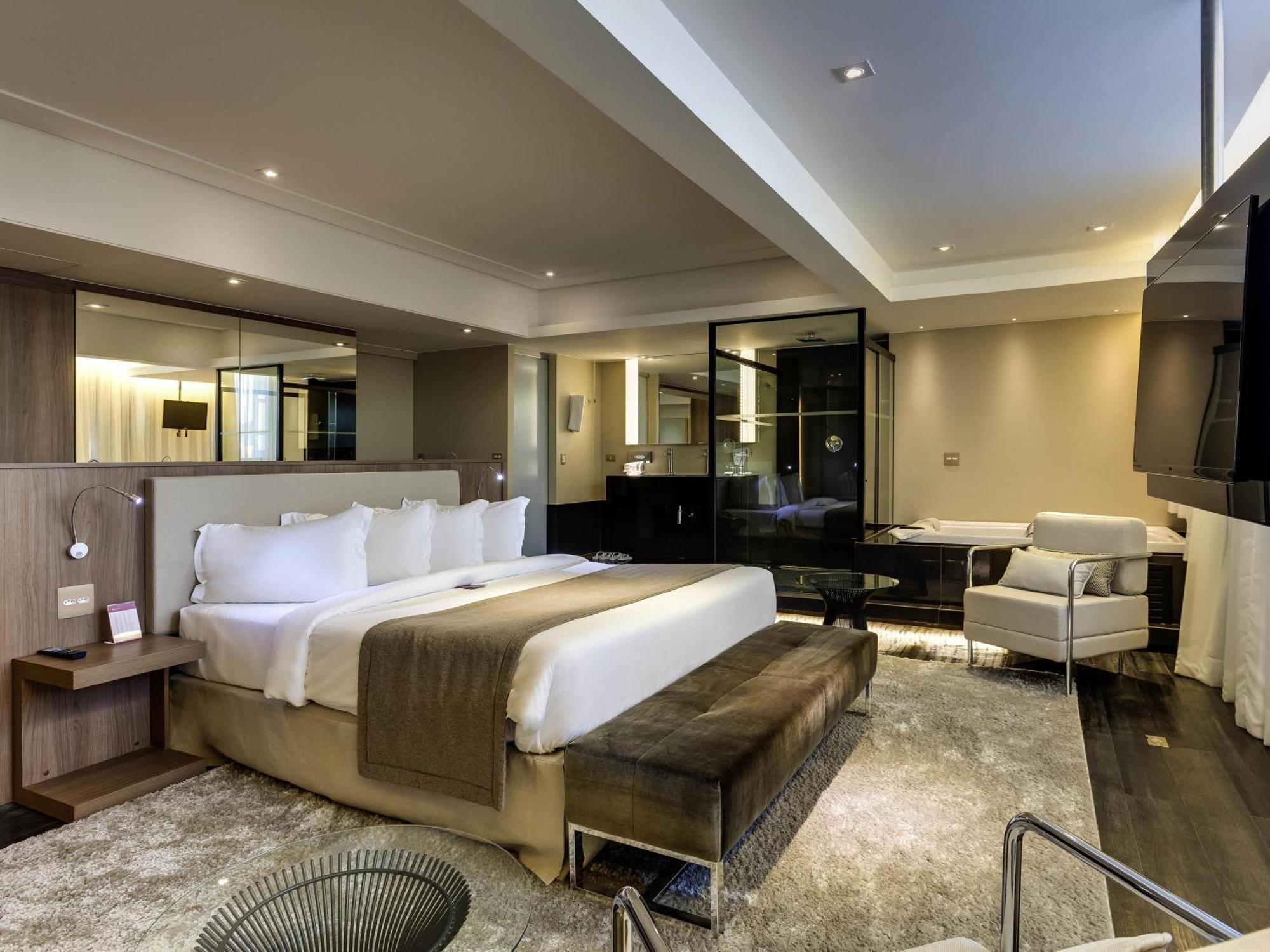 Executive Suite King bed,1770467750:JPEG